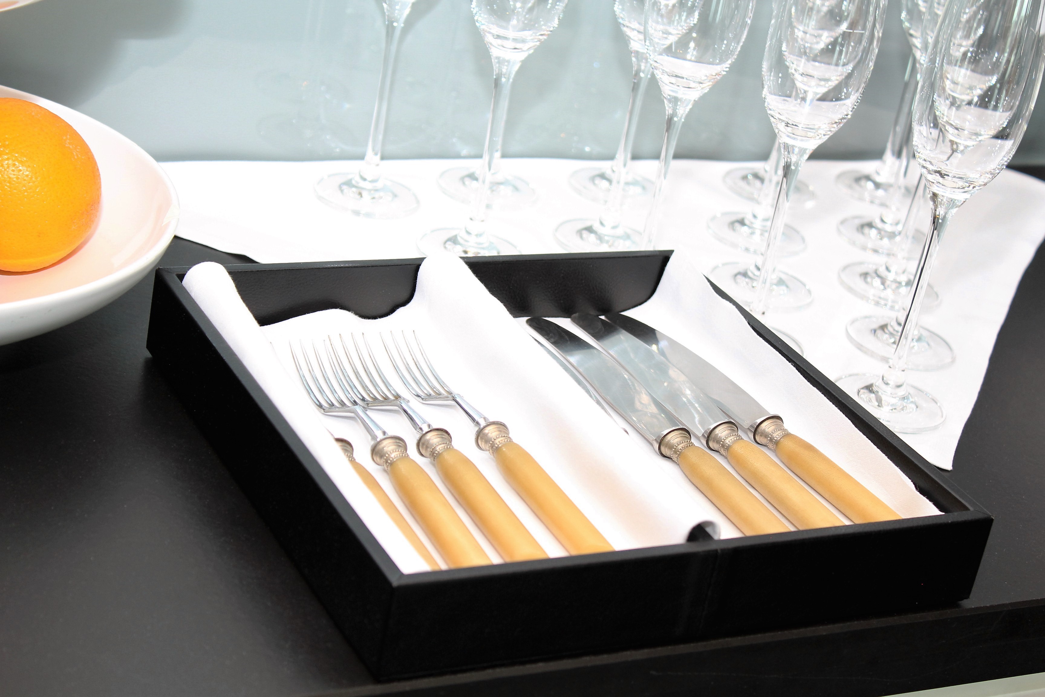 Cutlery tray